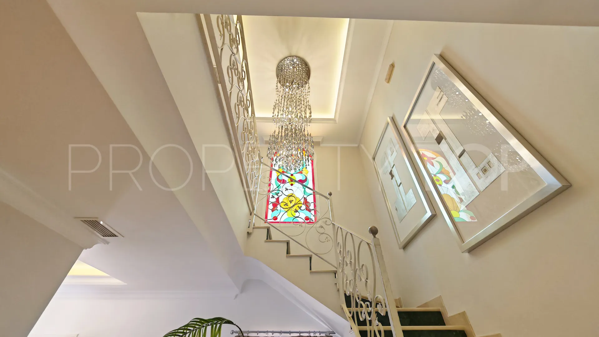 4 bedrooms villa for sale in Elviria