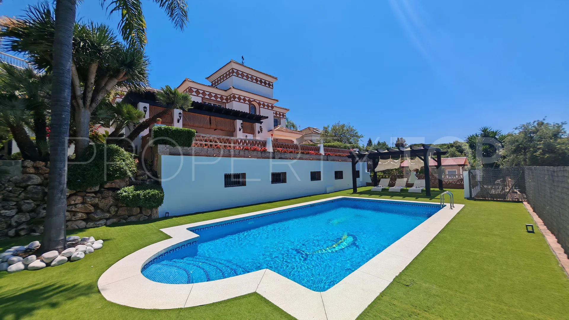 4 bedrooms villa for sale in Elviria