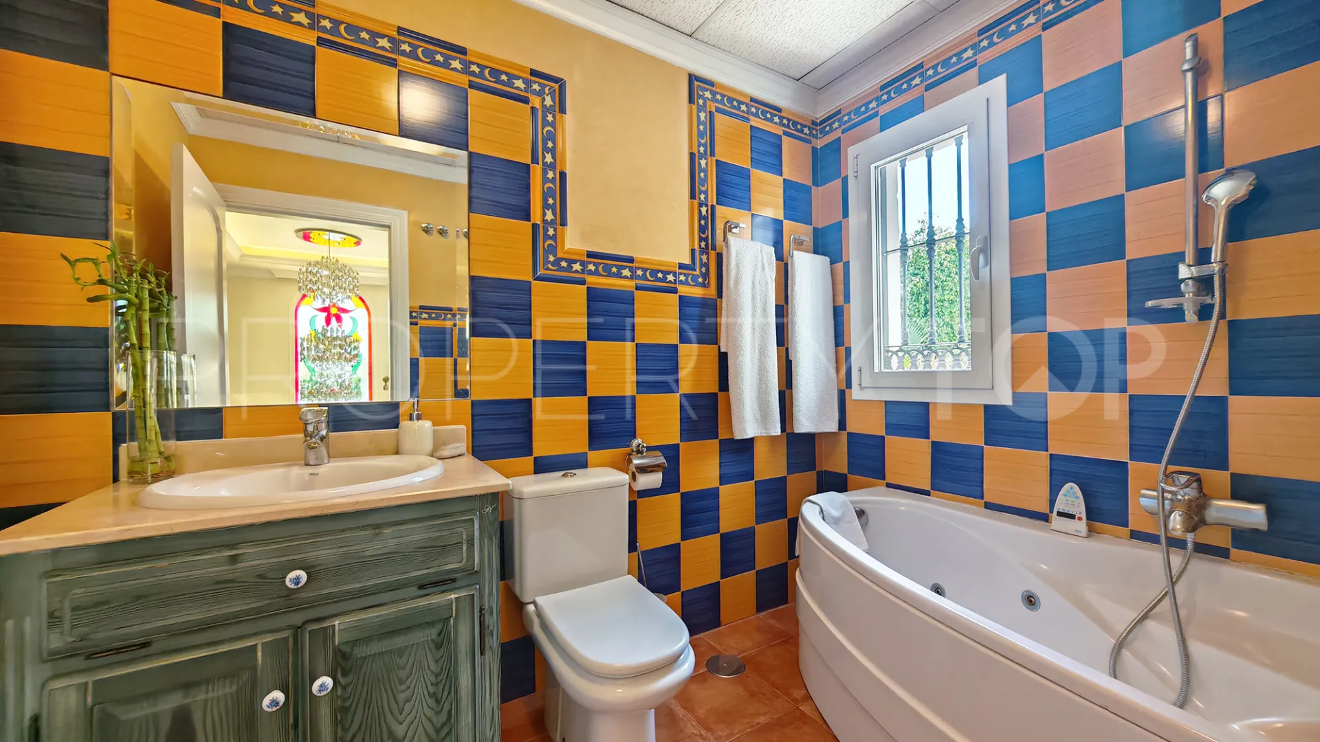 4 bedrooms villa for sale in Elviria