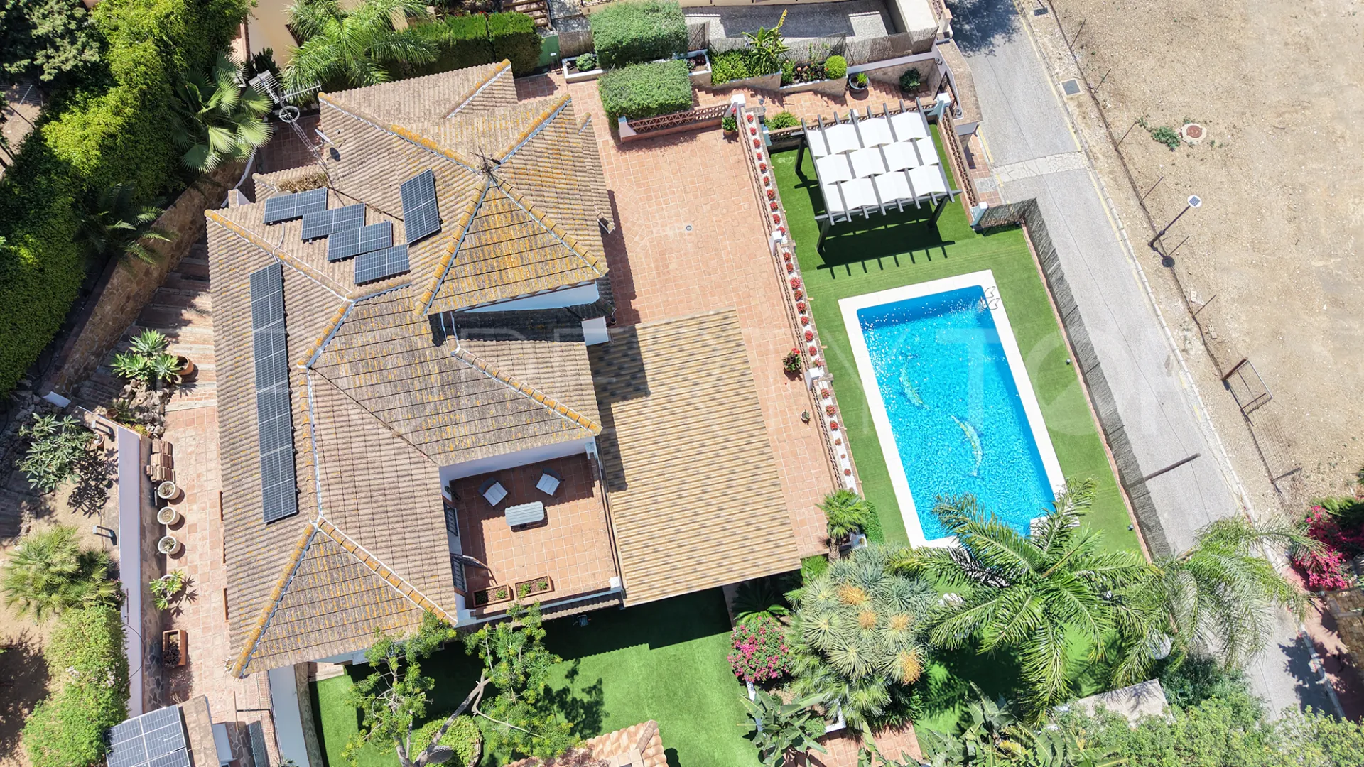 4 bedrooms villa for sale in Elviria