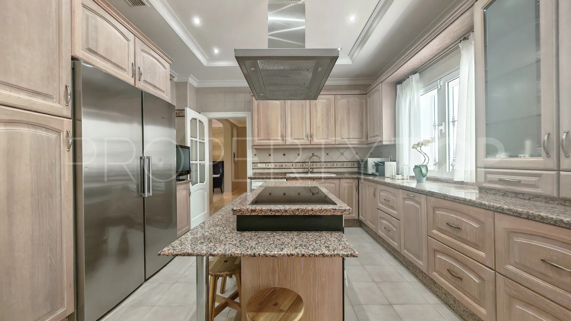 4 bedrooms villa for sale in Elviria
