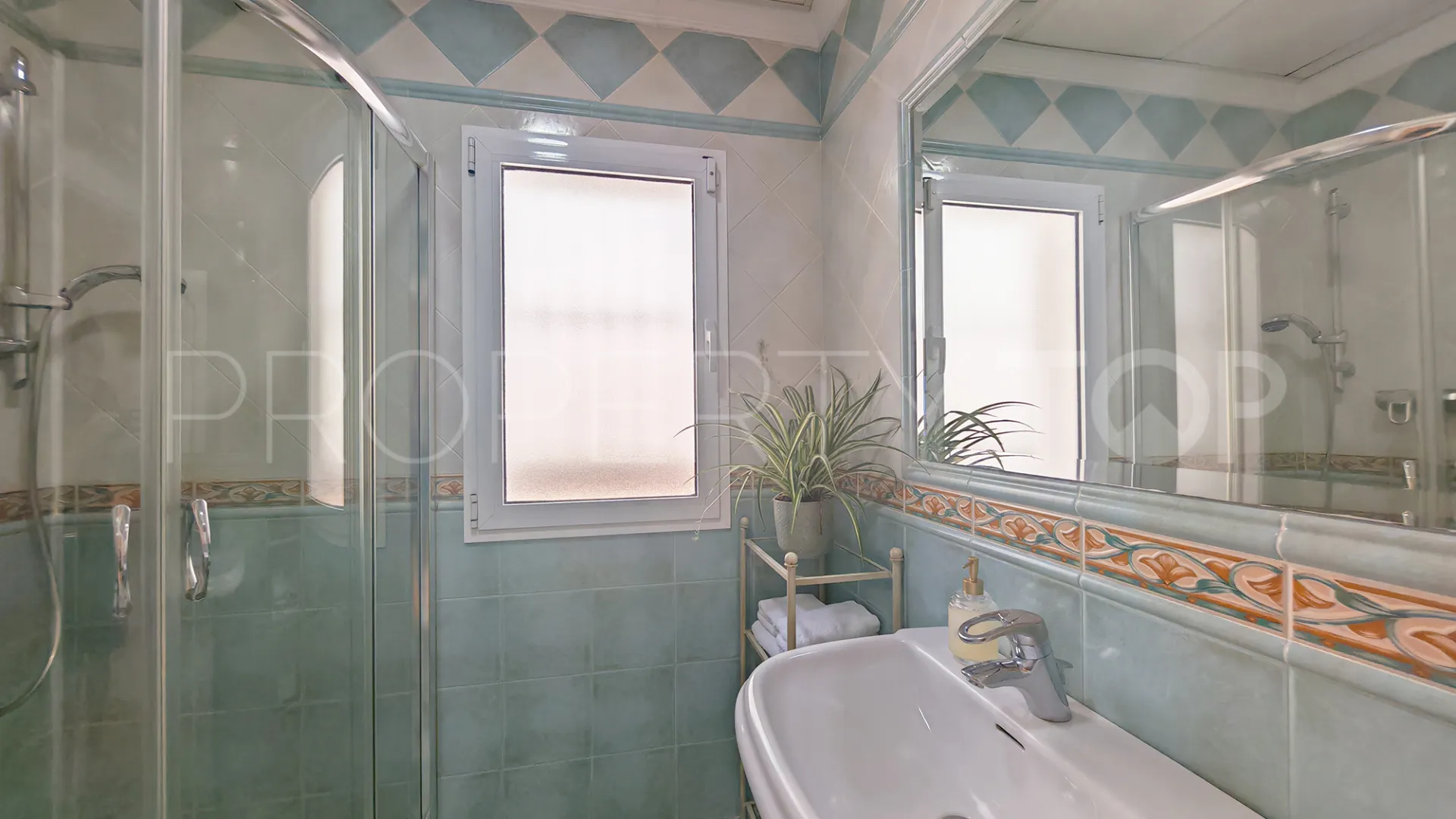4 bedrooms villa for sale in Elviria