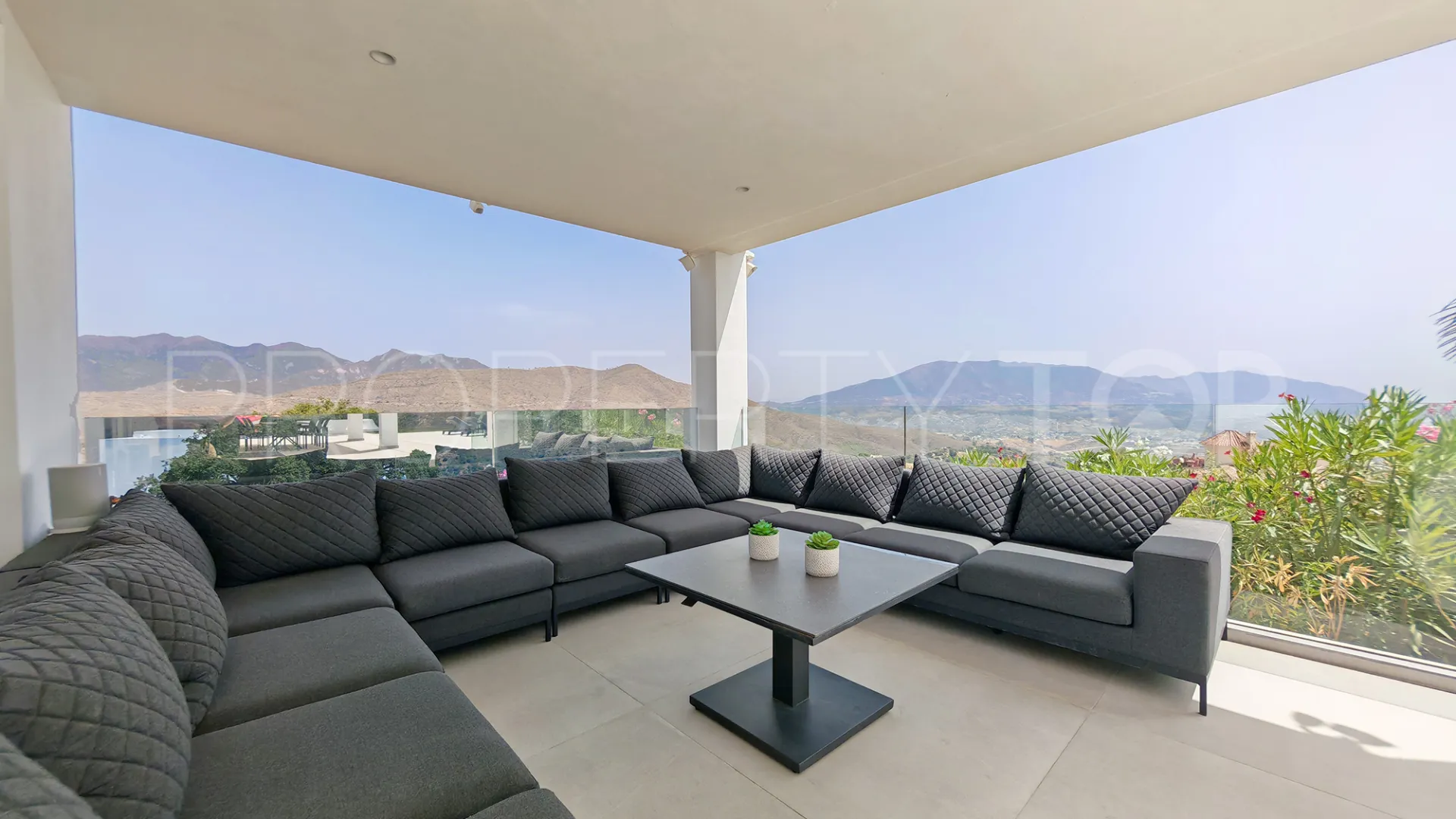 Se vende villa de 4 dormitorios en La Mairena