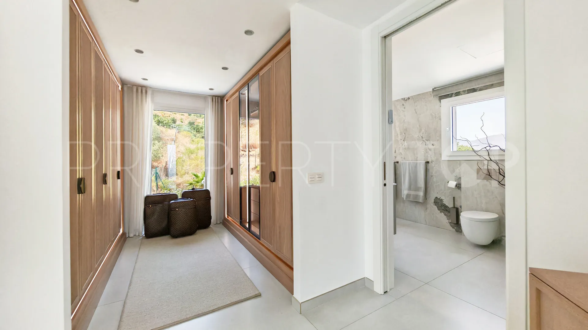 Se vende villa de 4 dormitorios en La Mairena