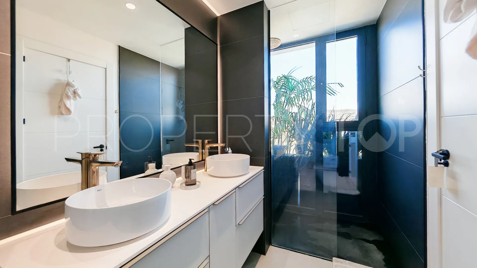 Villa en venta en Estepona