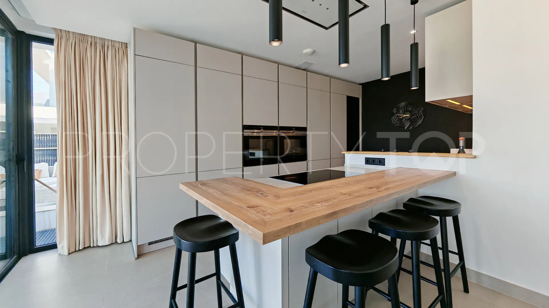 Villa en venta en Estepona