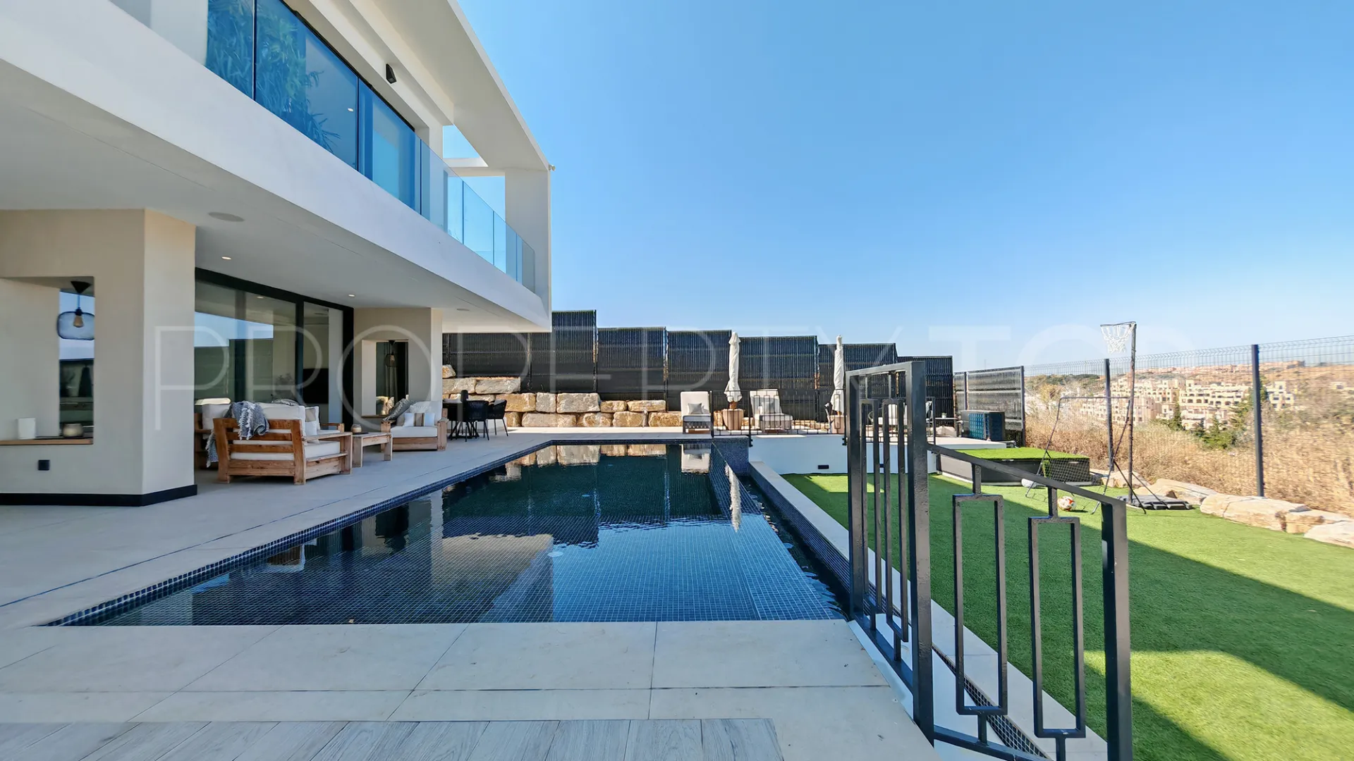 Villa en venta en Estepona