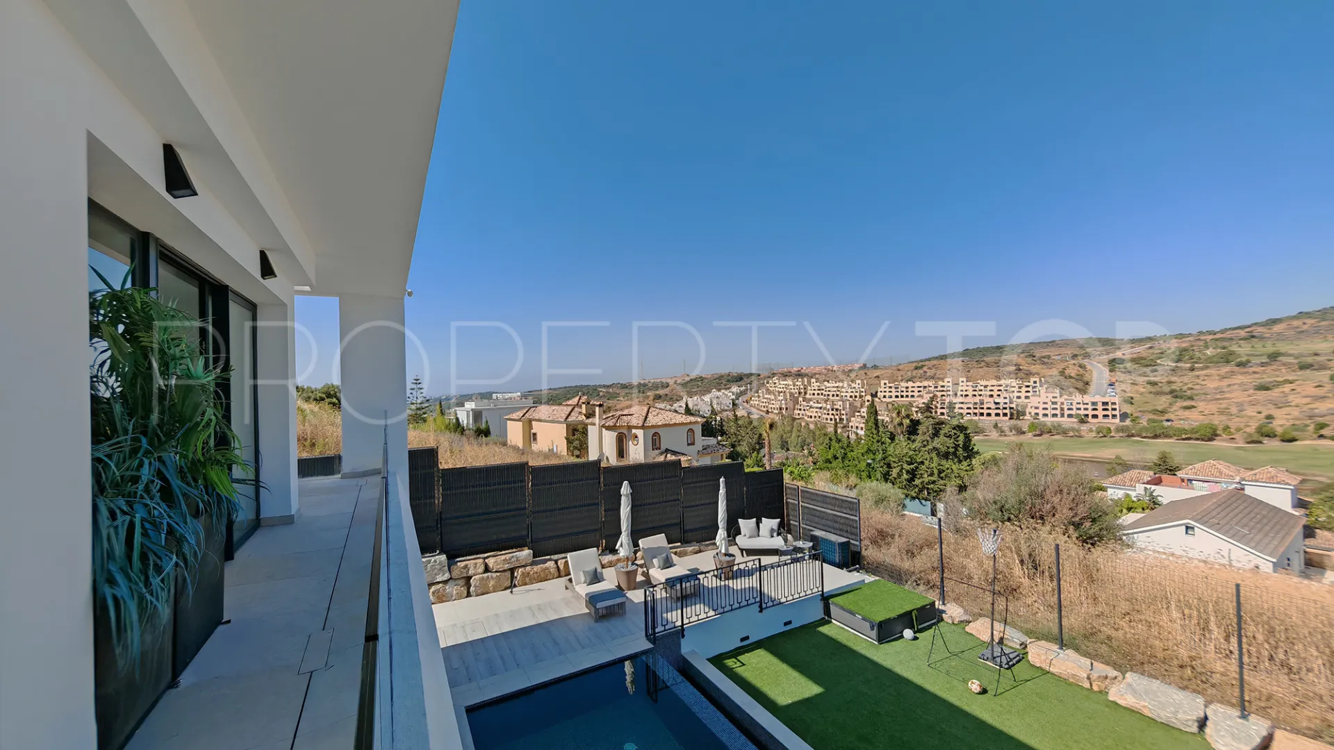 Villa en venta en Estepona
