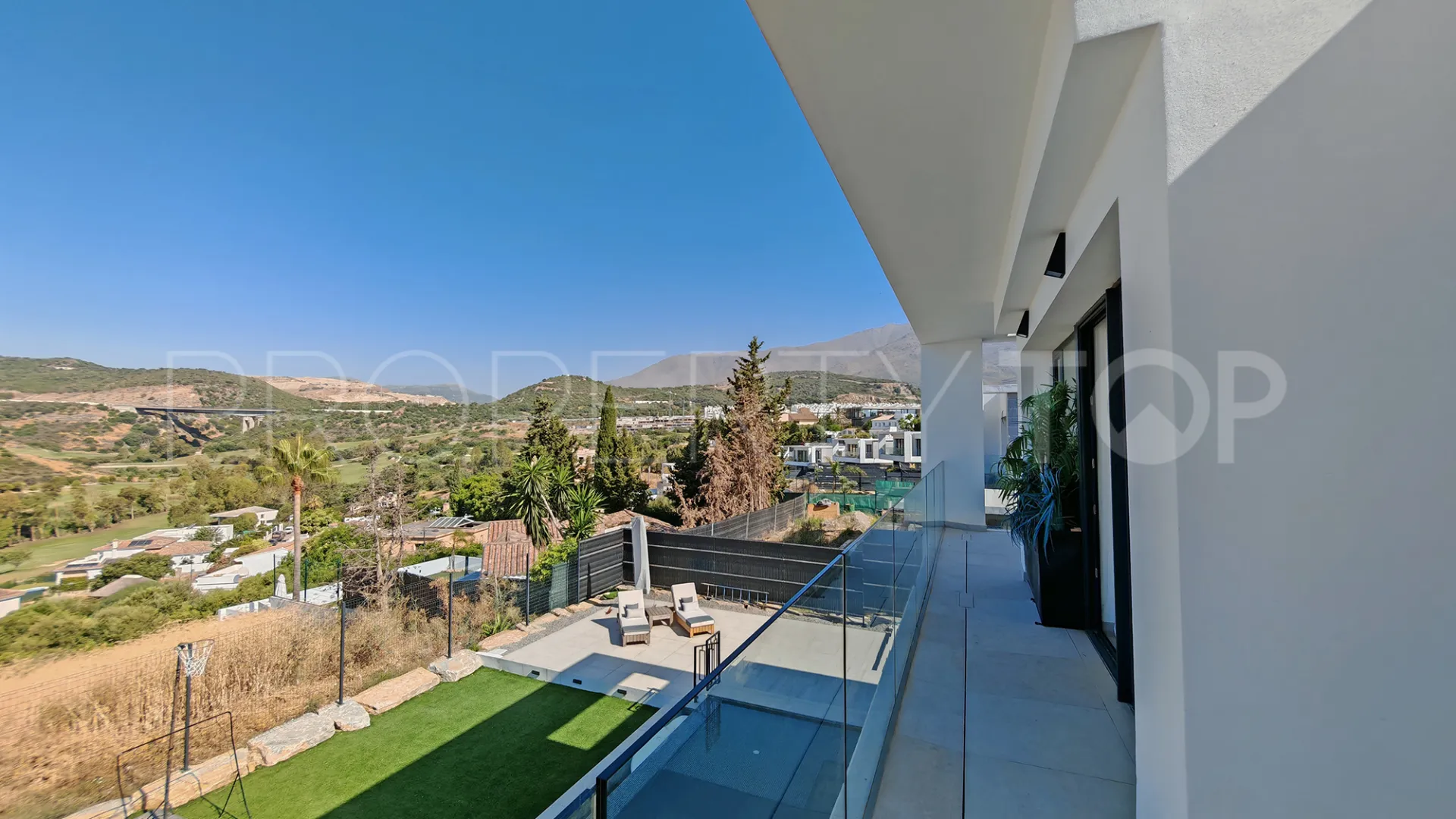 Villa en venta en Estepona