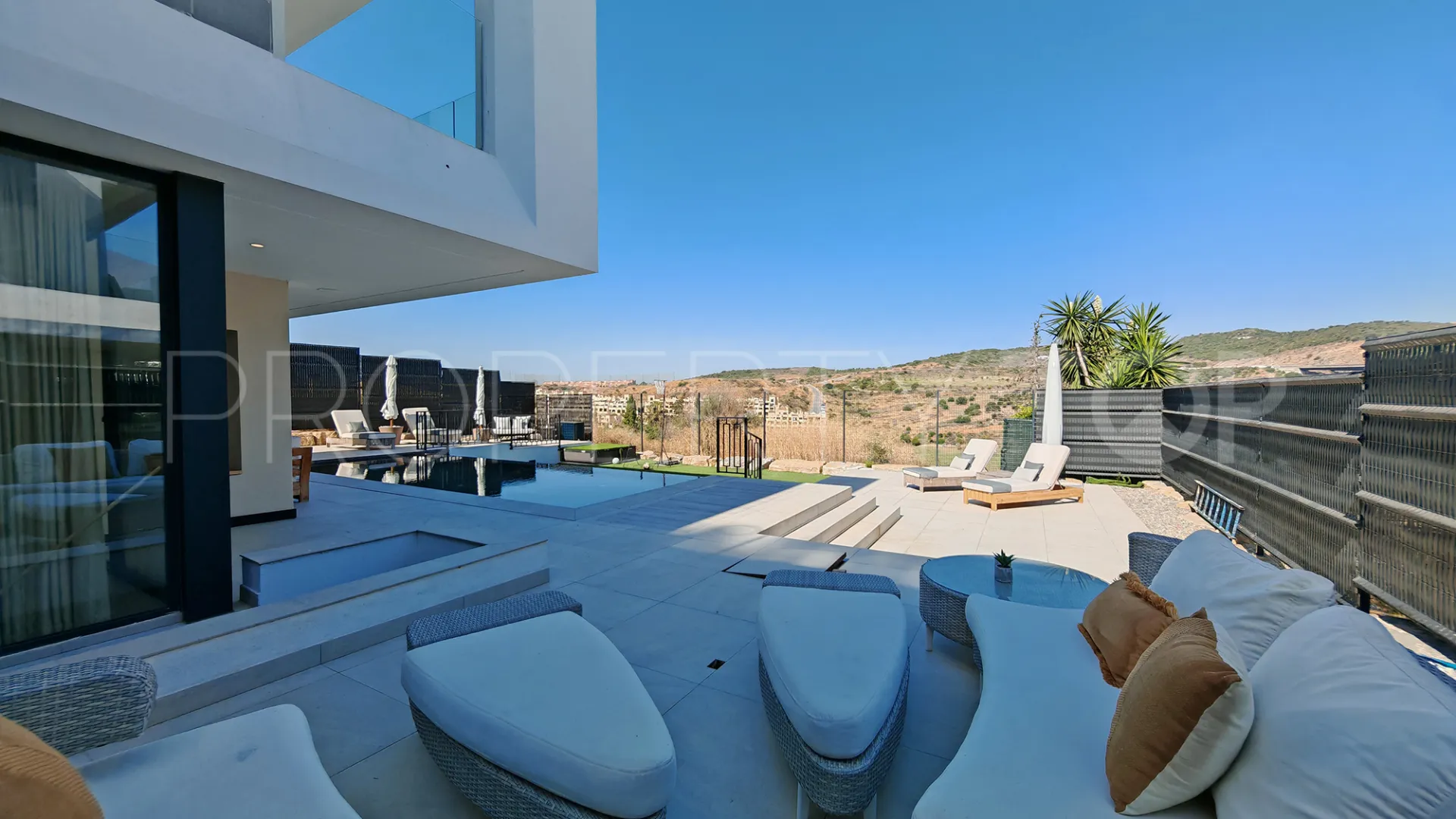 Villa en venta en Estepona