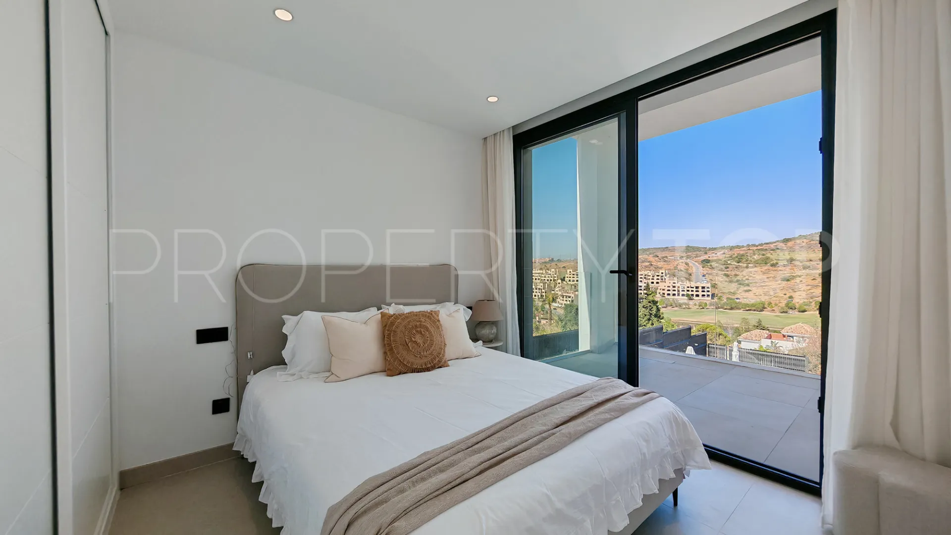 Villa en venta en Estepona