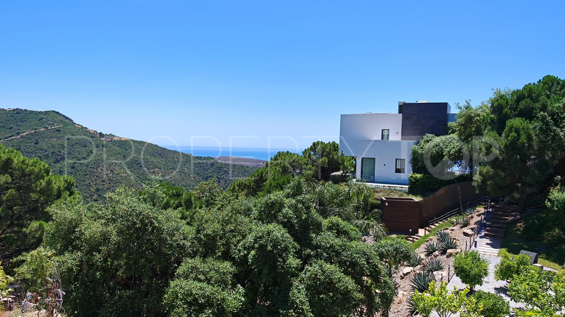 Monte Mayor villa for sale