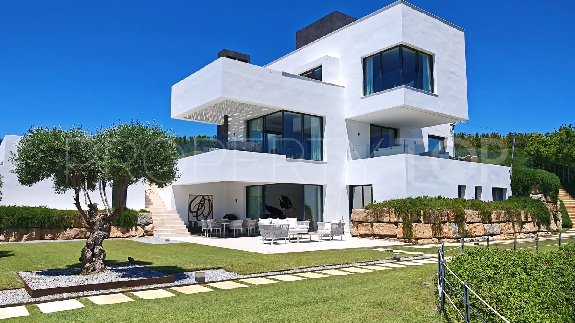 Monte Mayor villa for sale