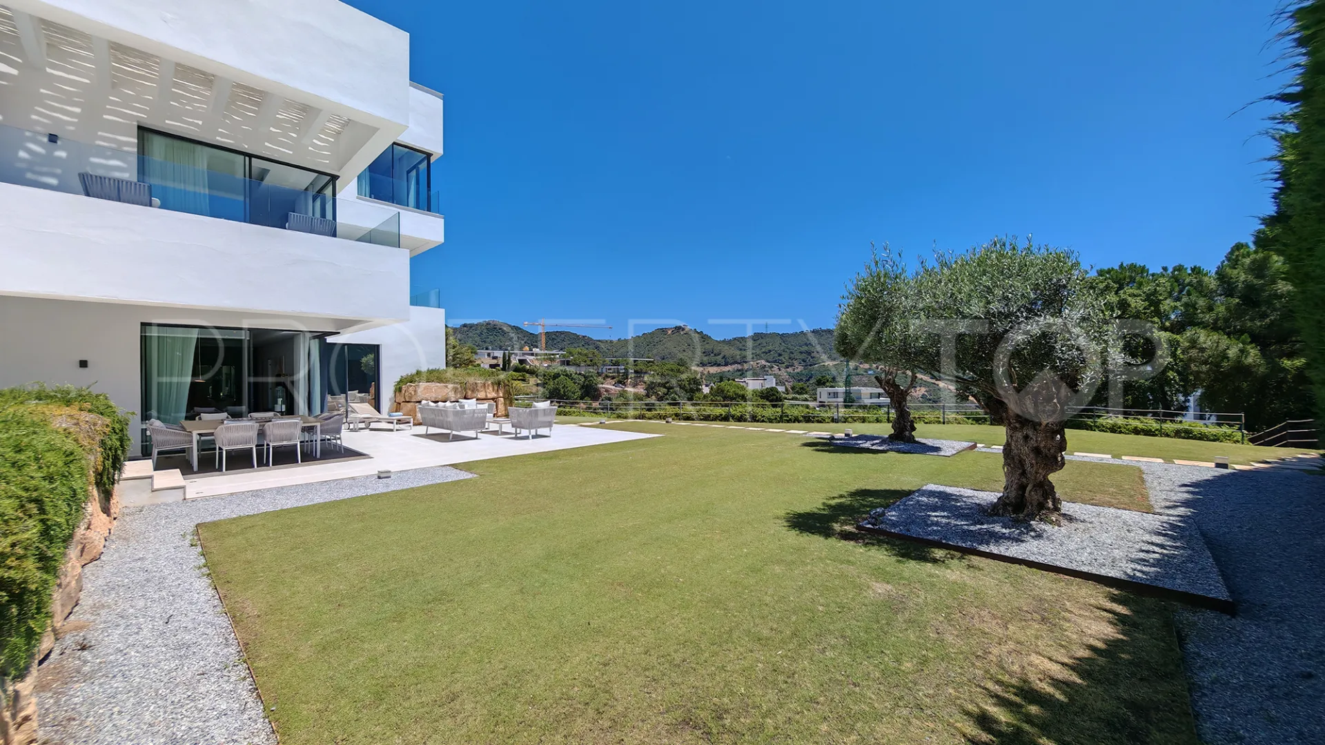 Monte Mayor villa for sale