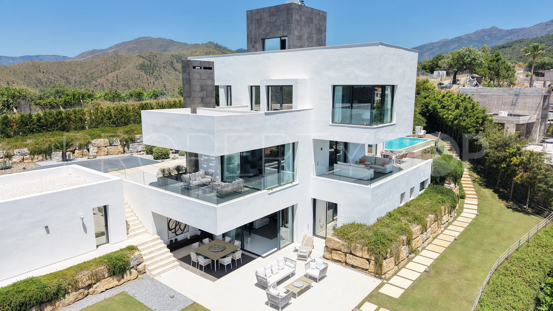 Monte Mayor villa for sale