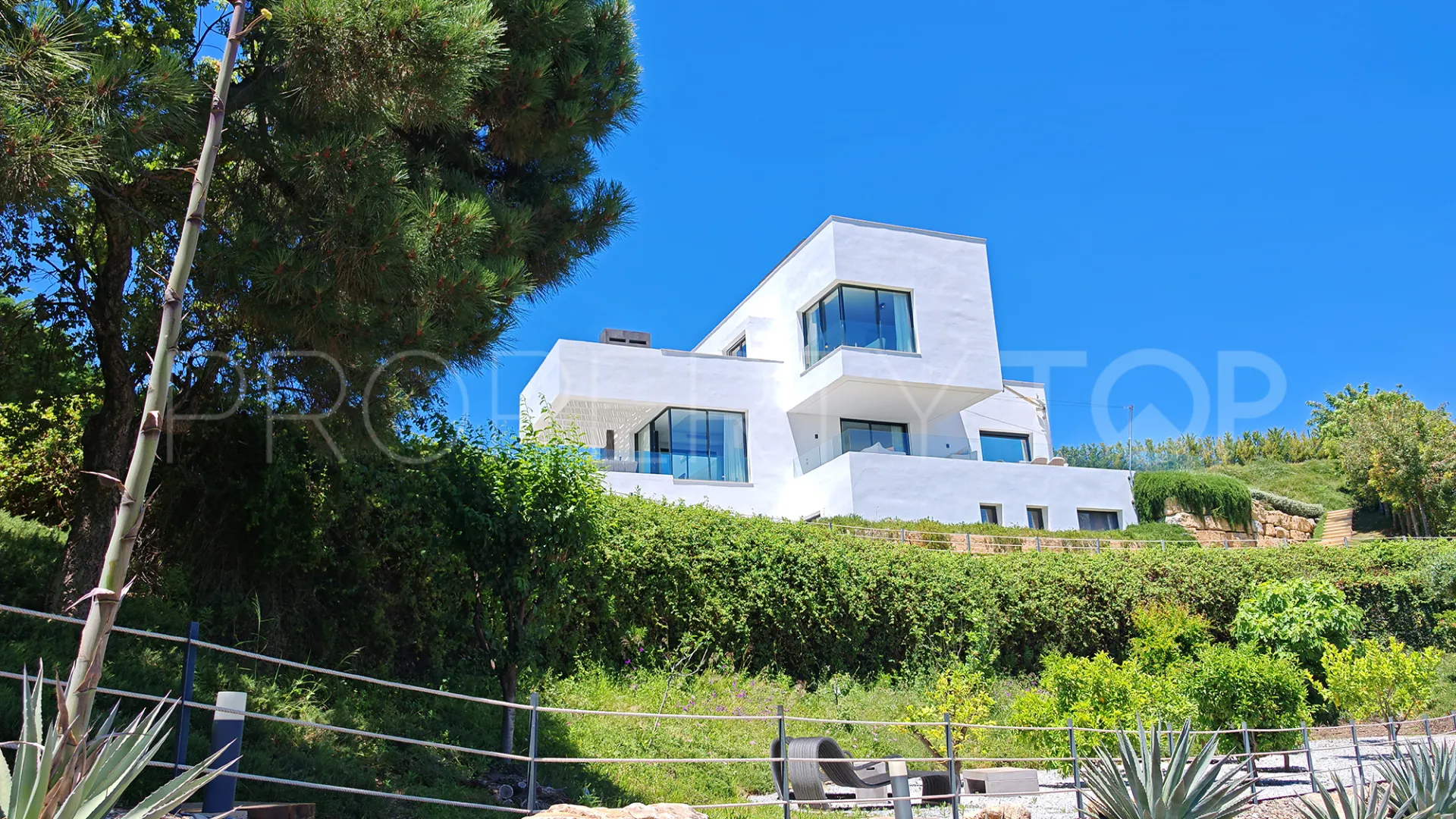Monte Mayor villa for sale