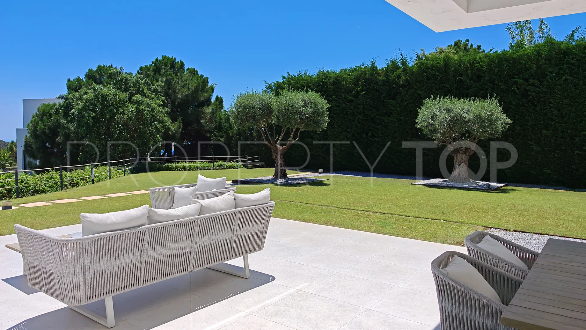 Monte Mayor villa for sale