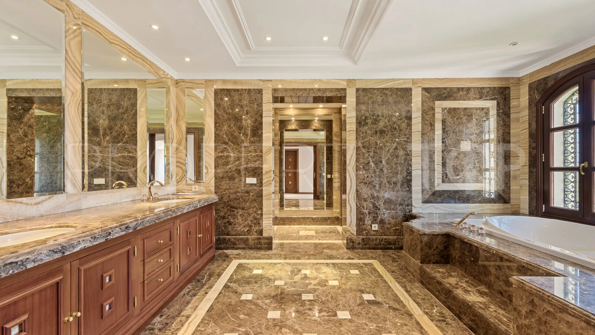 Villa a la venta en La Zagaleta con 10 dormitorios
