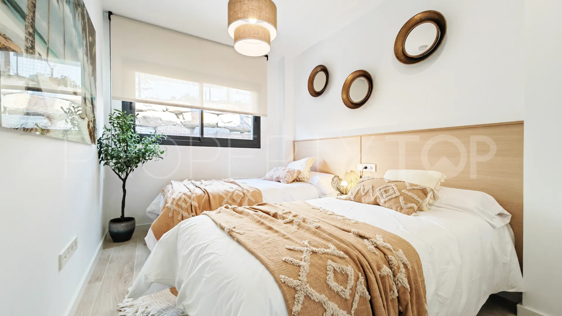 Comprar apartamento planta baja en Estepona de 3 dormitorios