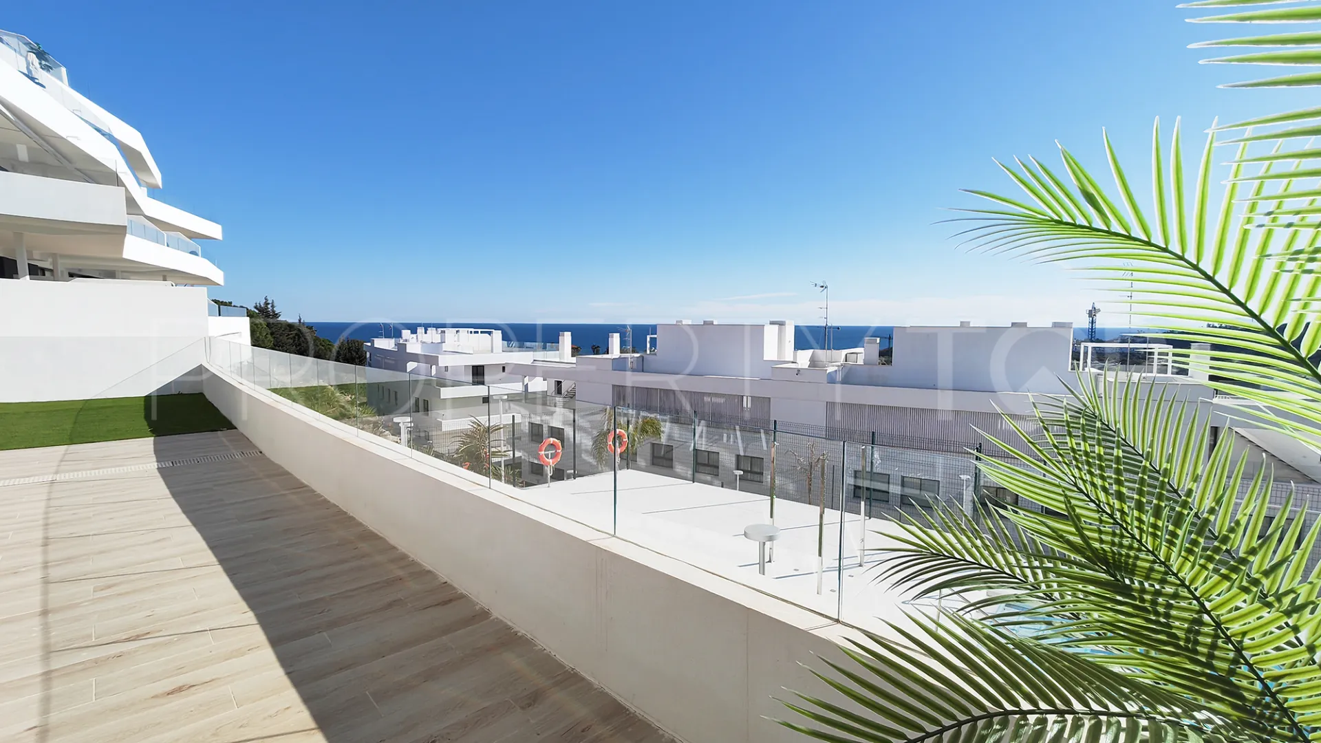 Comprar apartamento planta baja en Estepona de 3 dormitorios