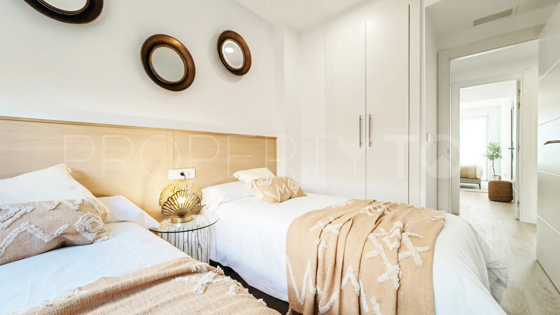 Comprar apartamento planta baja en Estepona de 3 dormitorios