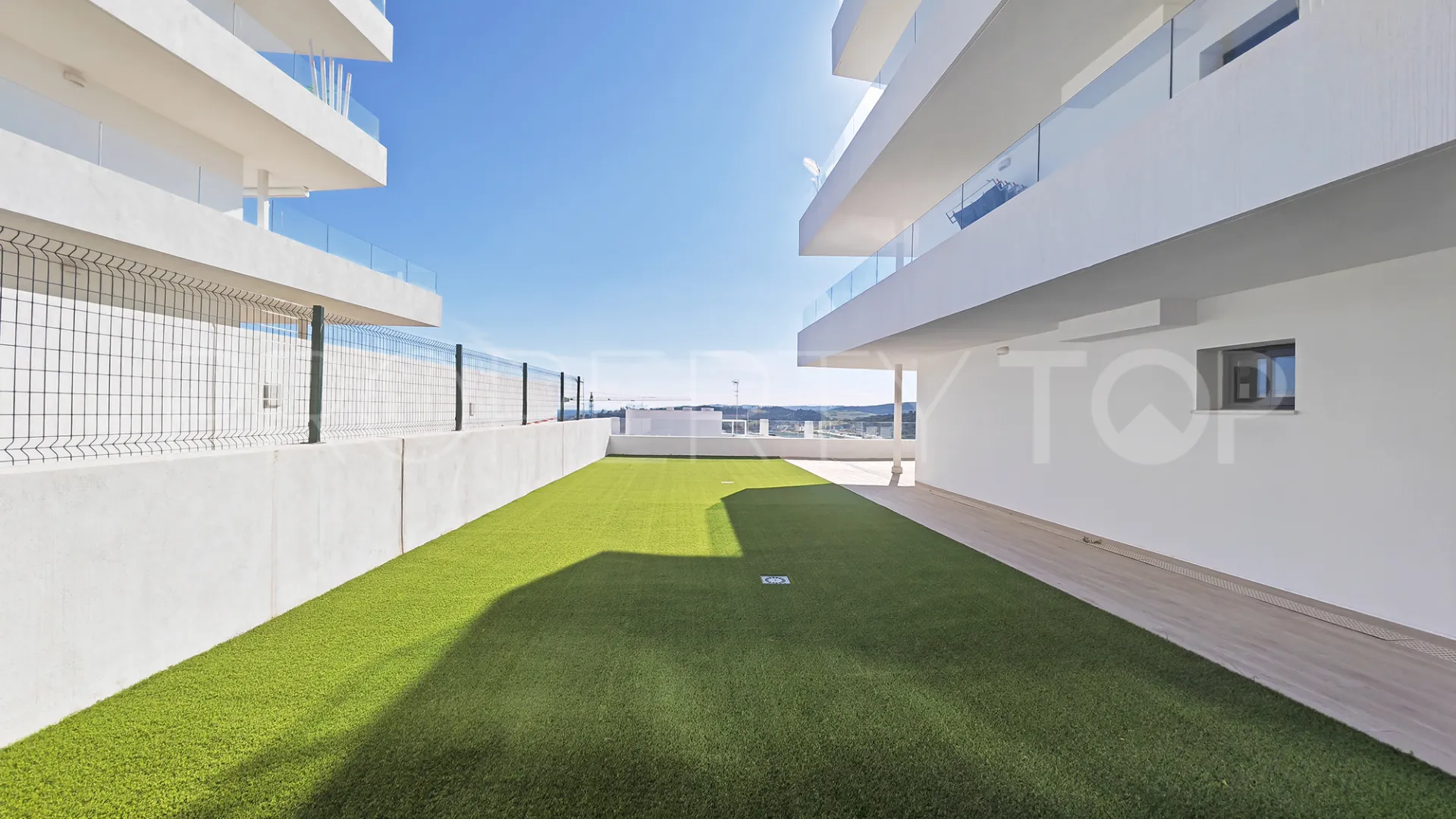 Comprar apartamento planta baja en Estepona de 3 dormitorios