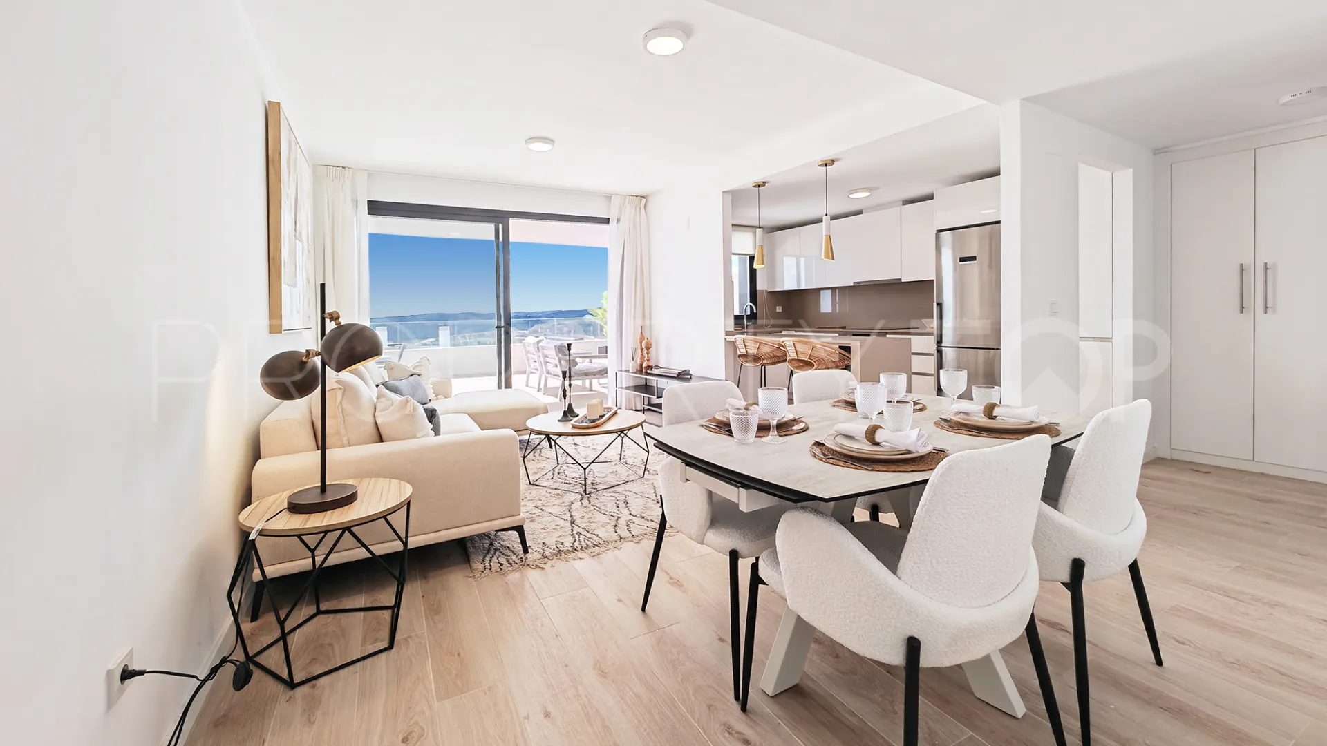 Comprar apartamento planta baja en Estepona de 3 dormitorios