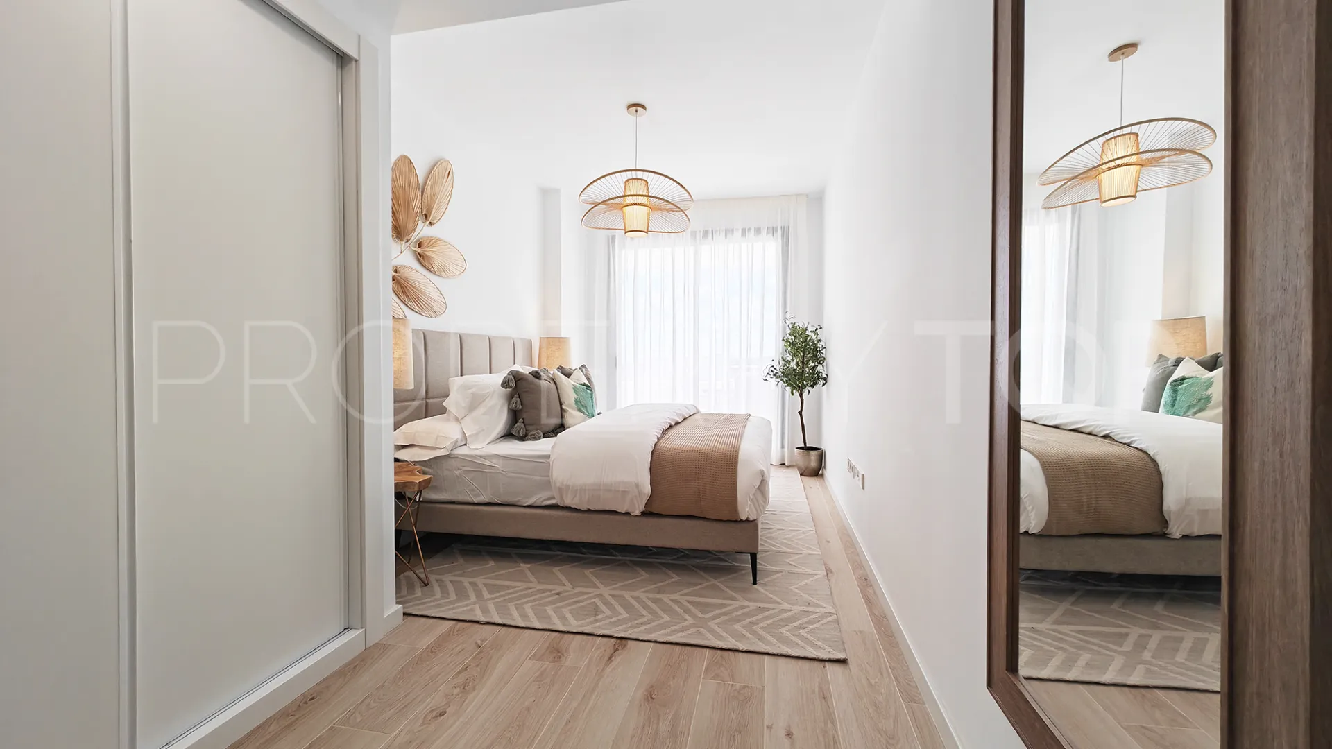 Comprar apartamento planta baja en Estepona de 3 dormitorios