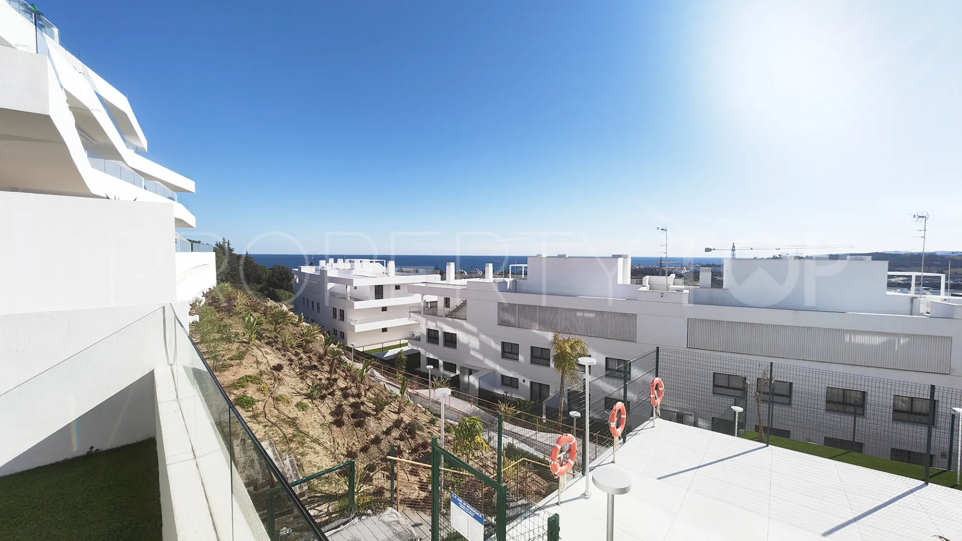 Comprar apartamento planta baja en Estepona de 3 dormitorios