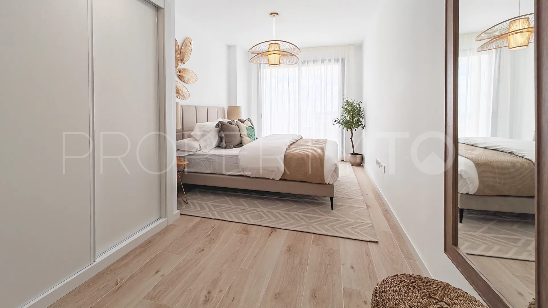 Comprar apartamento planta baja en Estepona de 3 dormitorios