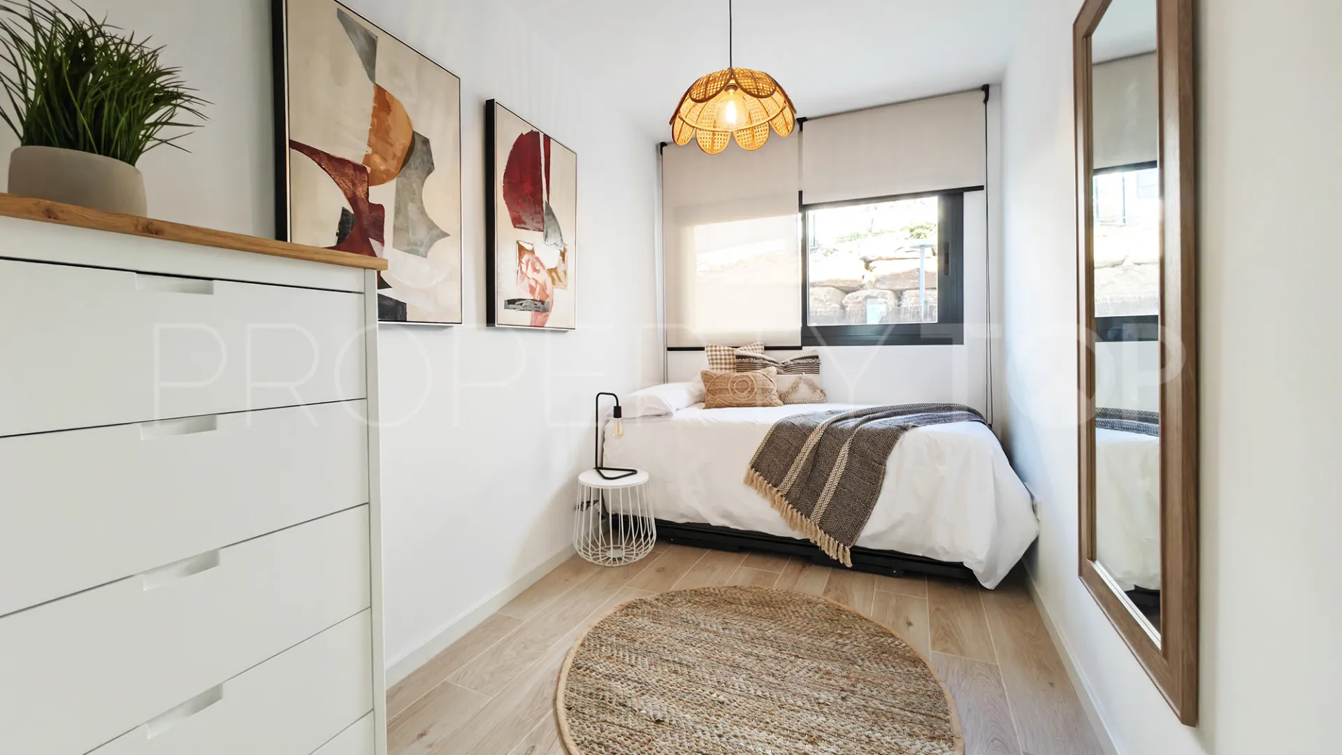 Comprar apartamento planta baja en Estepona de 3 dormitorios