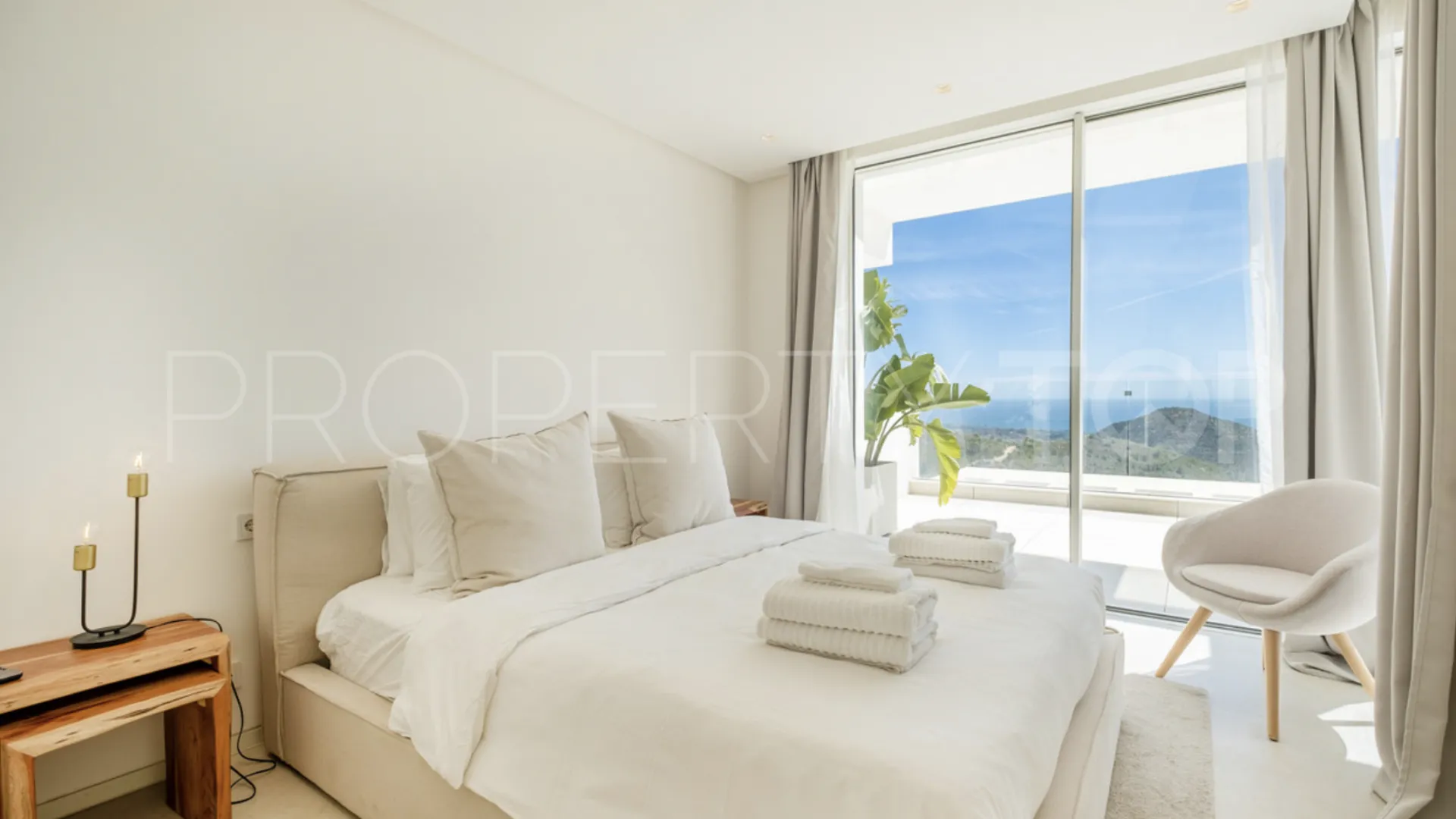 Penthouse for sale in Palo Alto with 3 bedrooms