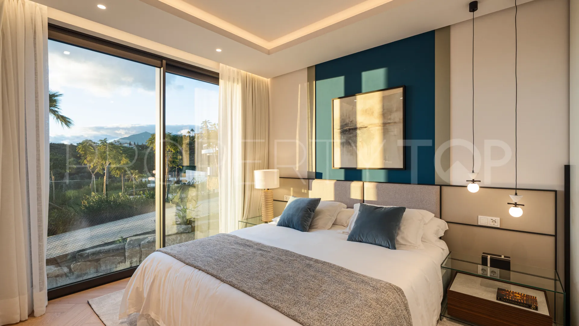 5 bedrooms Marbella Hill Club villa for sale
