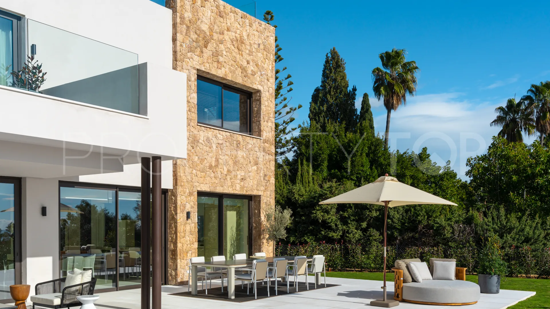 5 bedrooms Marbella Hill Club villa for sale