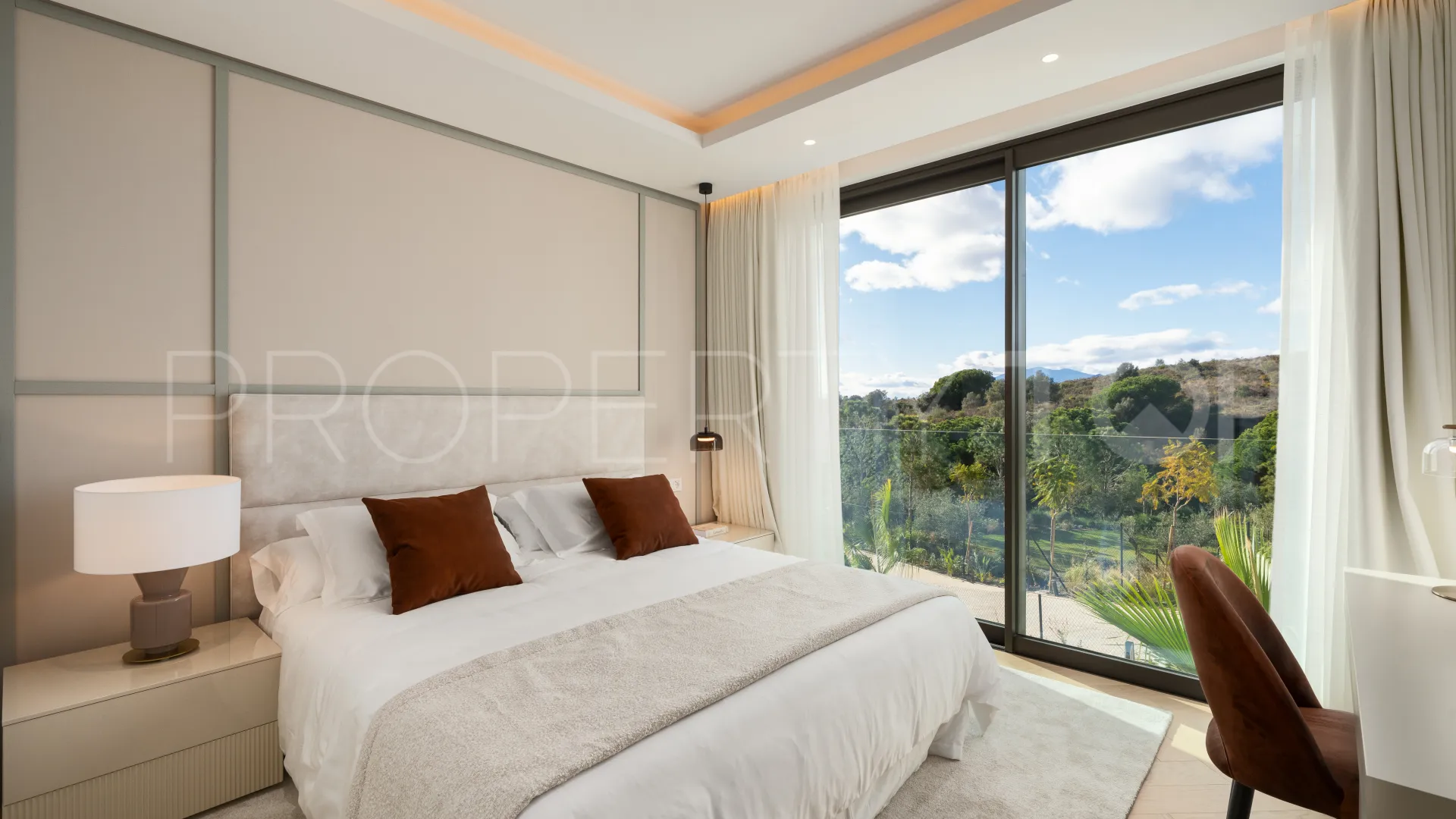 5 bedrooms Marbella Hill Club villa for sale
