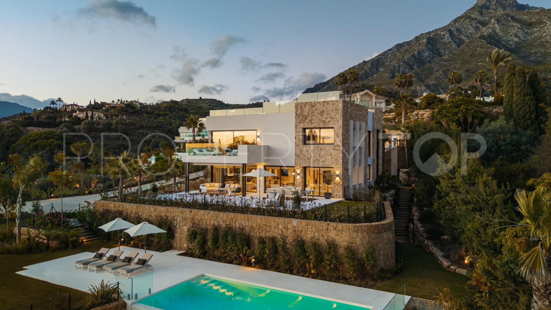 5 bedrooms Marbella Hill Club villa for sale