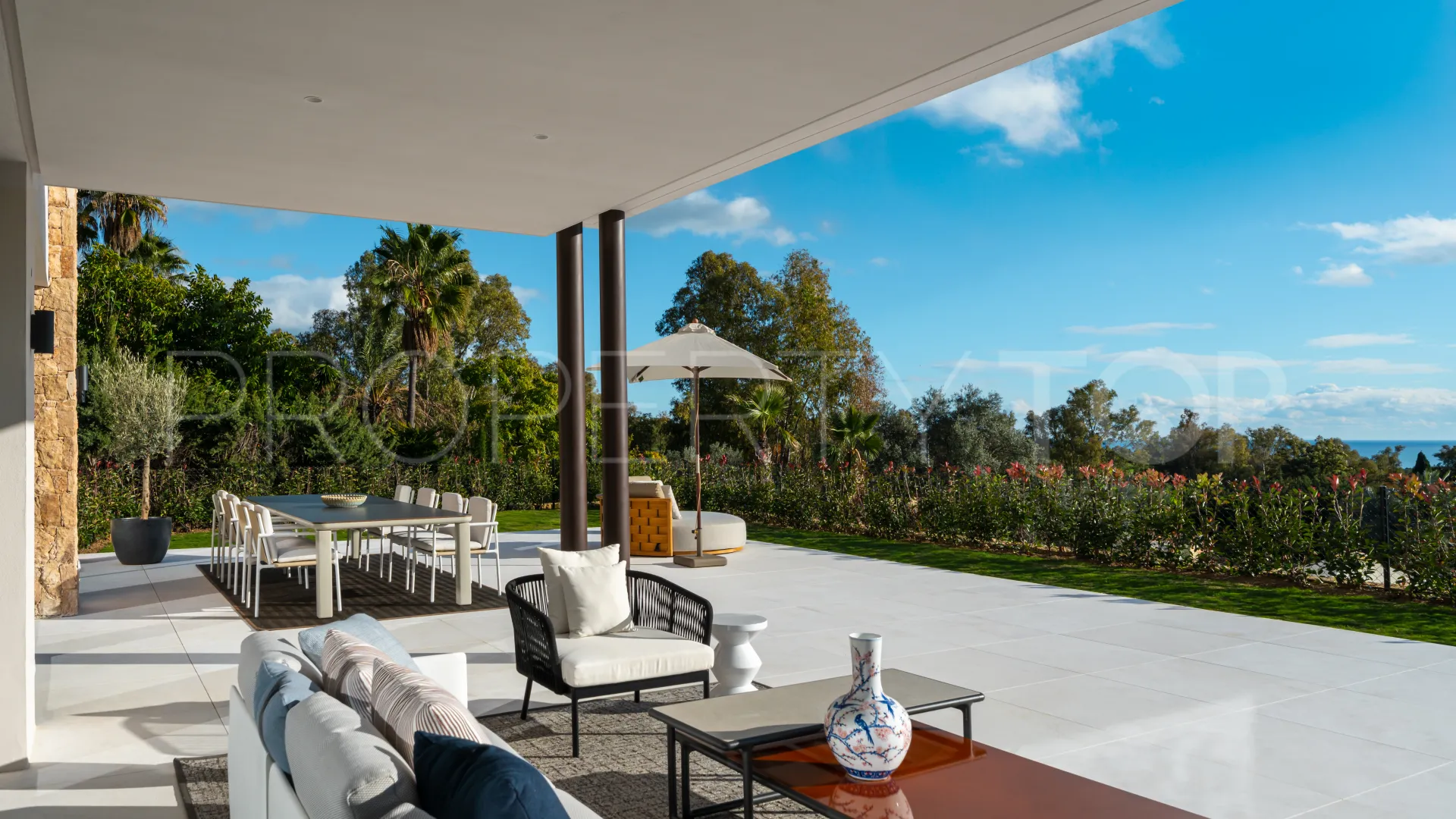 5 bedrooms Marbella Hill Club villa for sale