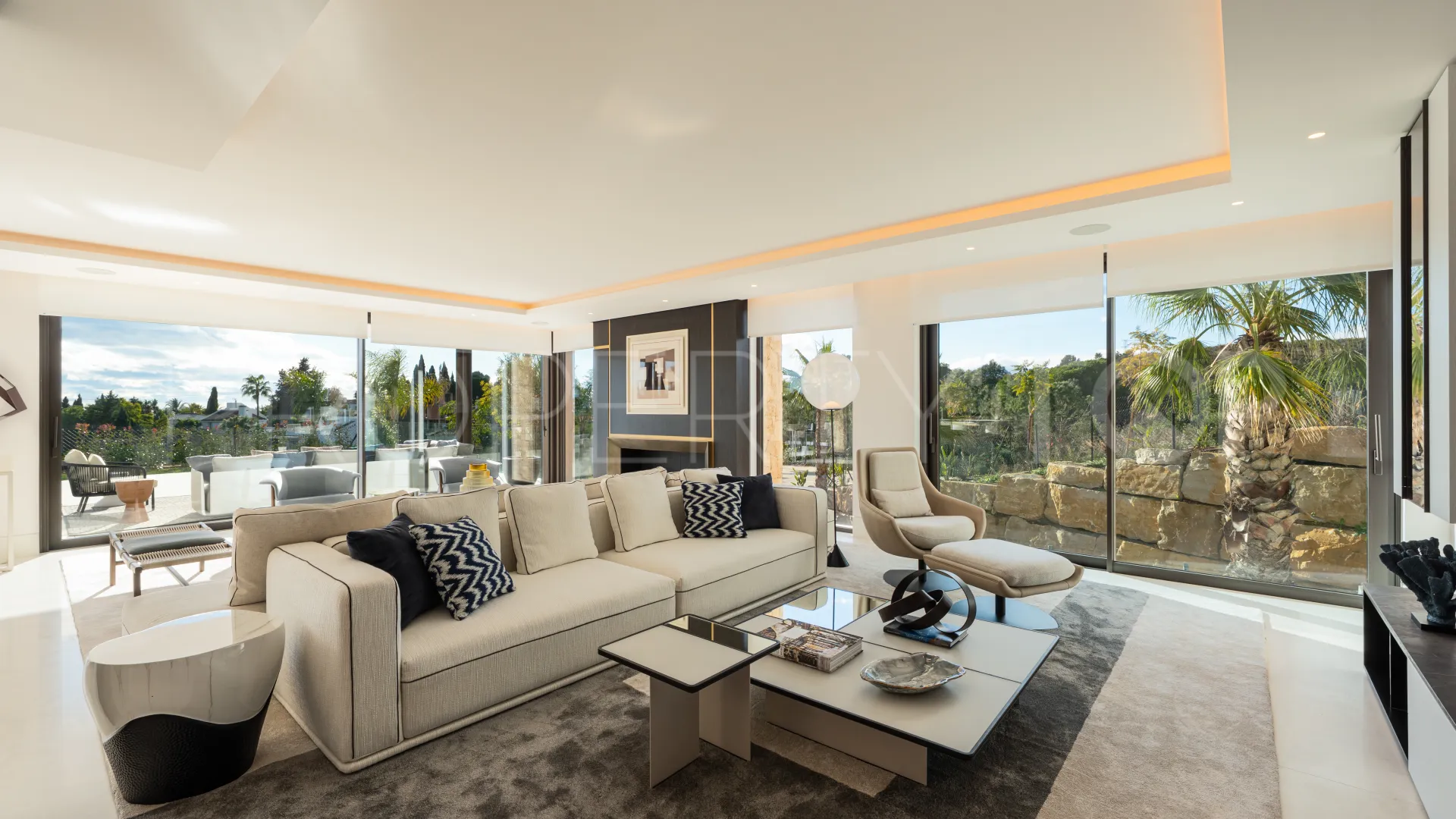 5 bedrooms Marbella Hill Club villa for sale