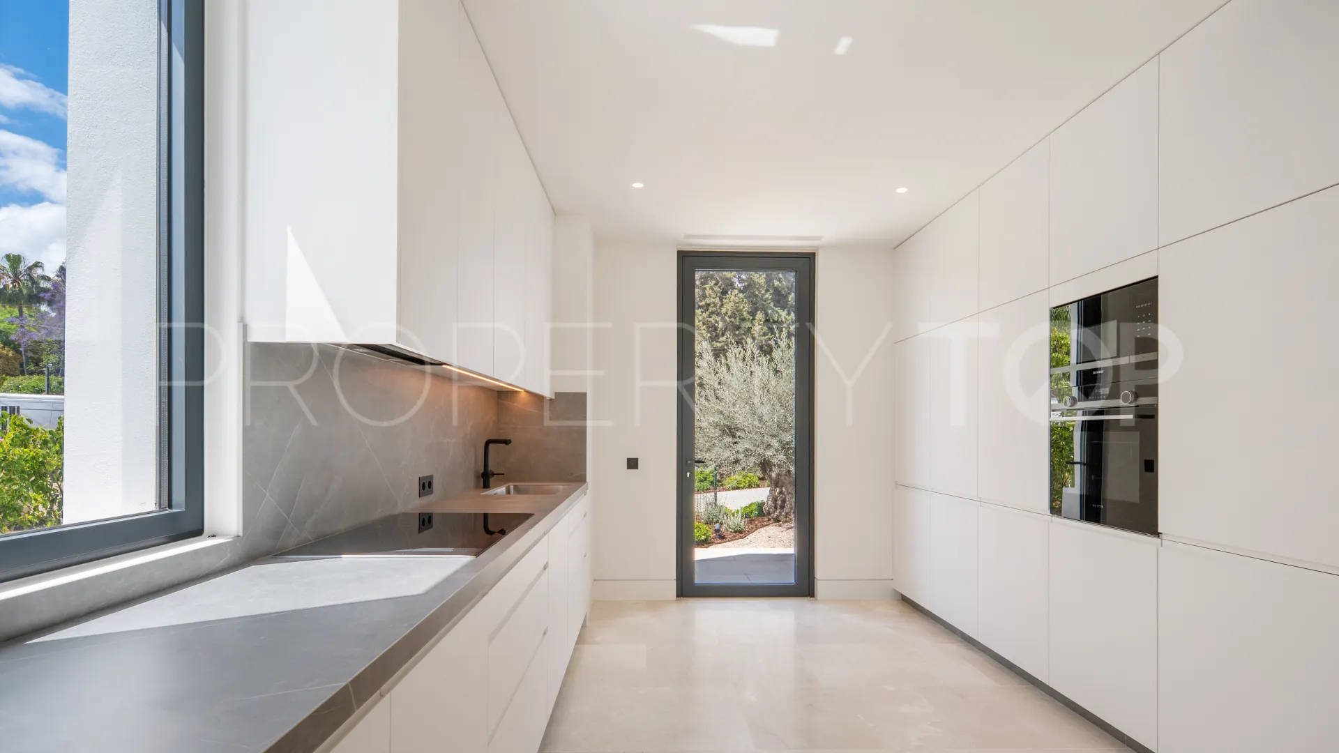 Villa en venta en Rocio de Nagüeles con 6 dormitorios