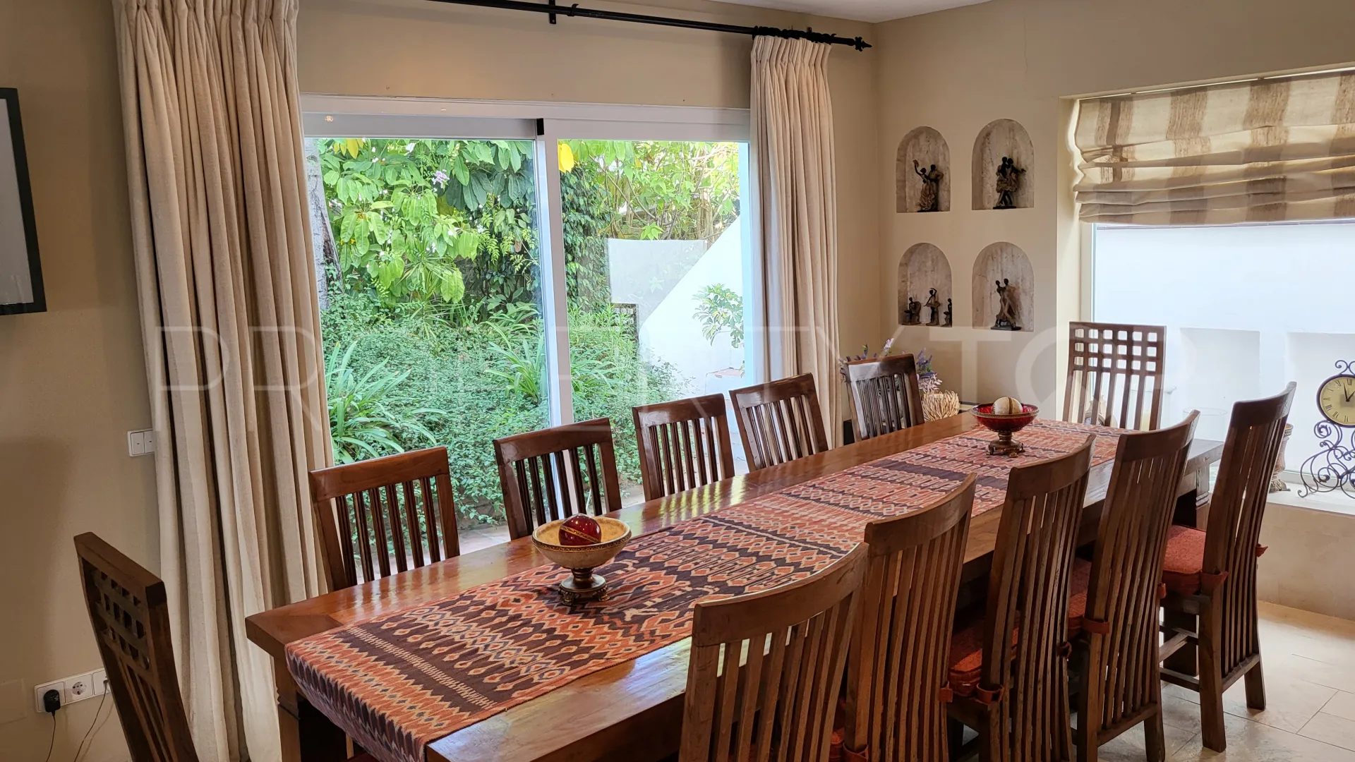 Villa en venta de 5 dormitorios en Aloha
