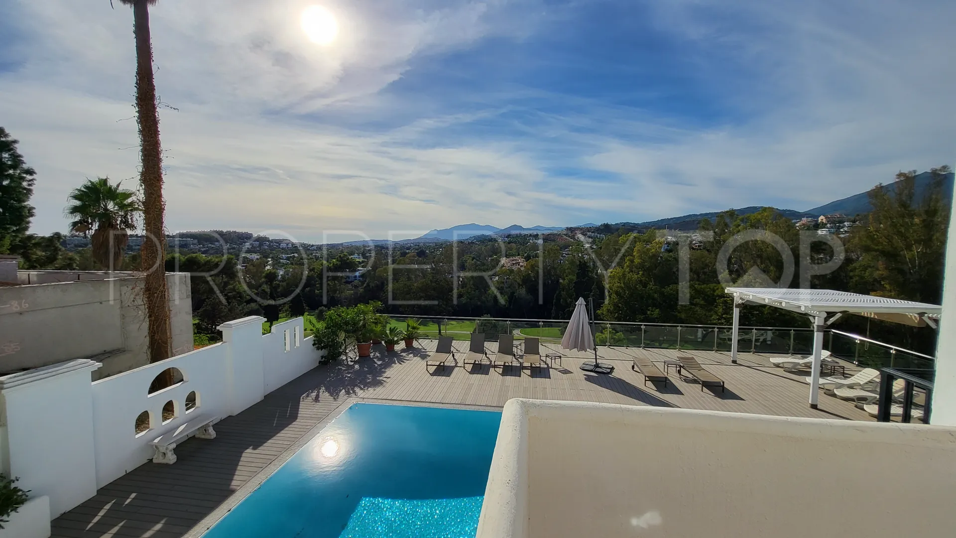 Villa en venta de 5 dormitorios en Aloha
