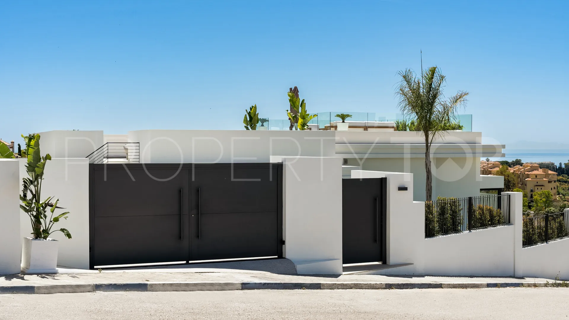 For sale villa in New Golden Mile