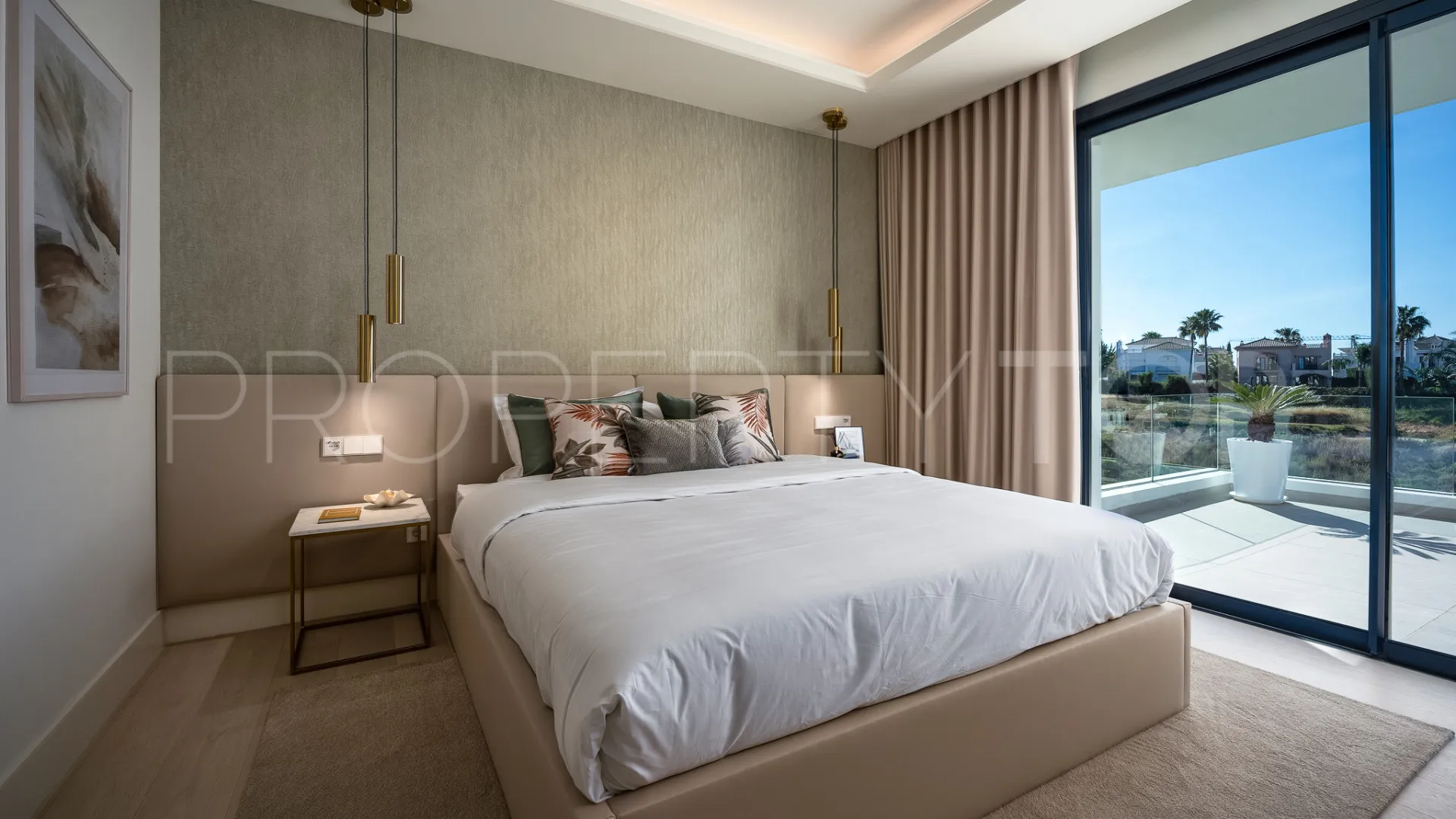 For sale villa in New Golden Mile