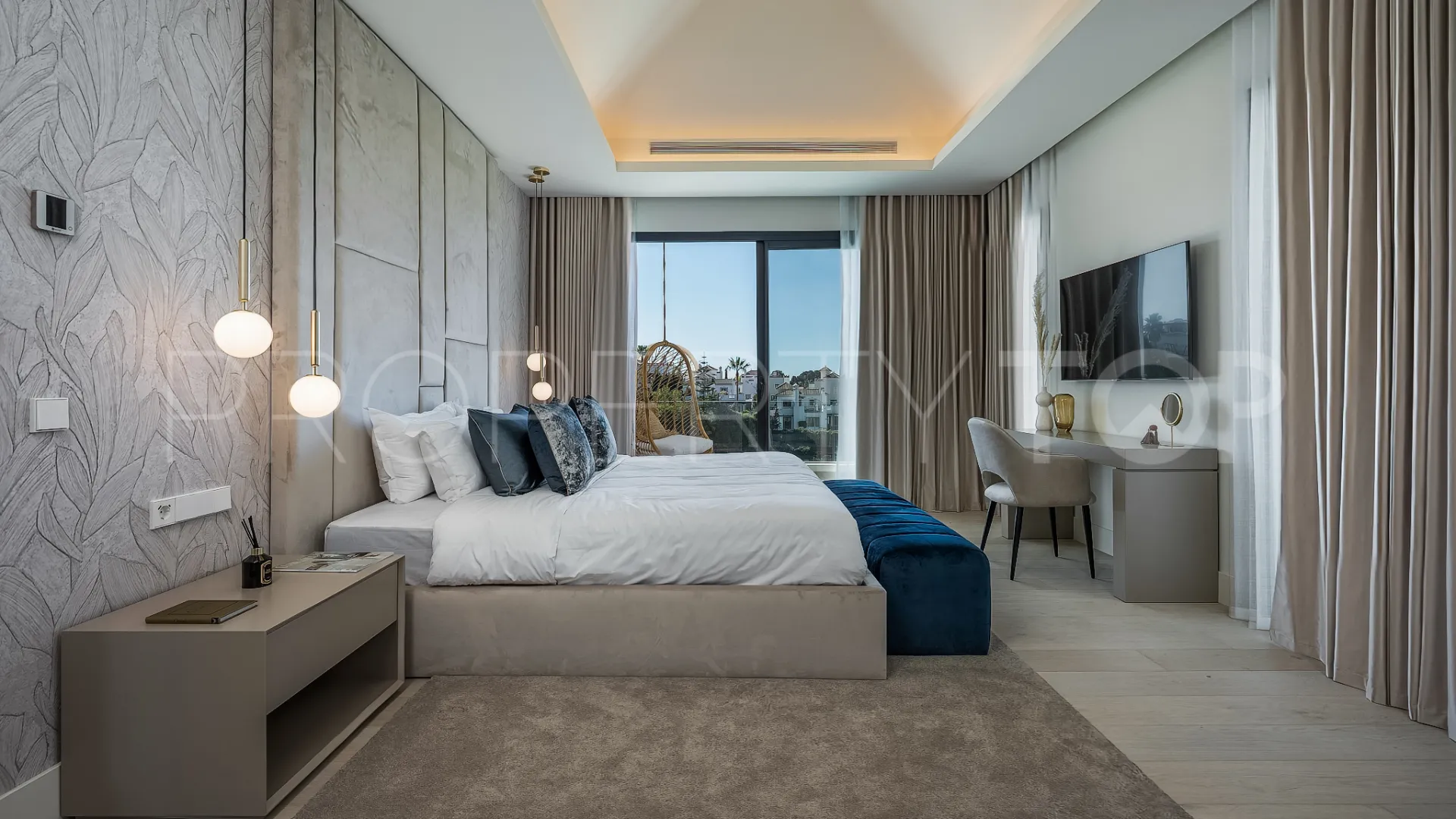 For sale villa in New Golden Mile