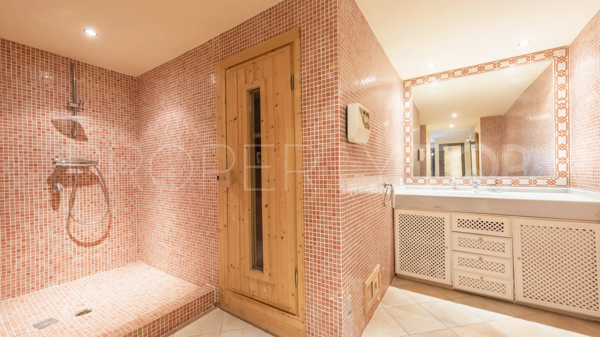 Nueva Andalucia, villa de 4 dormitorios en venta