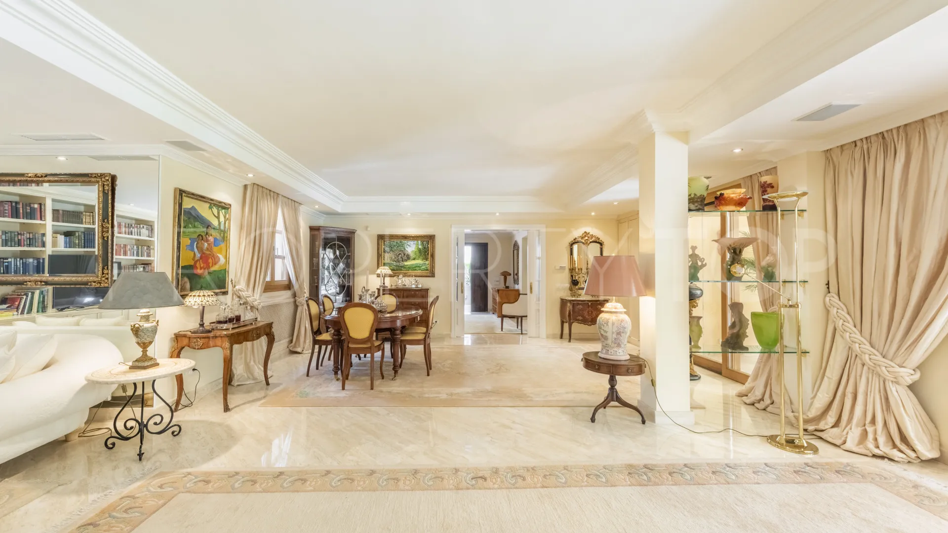 Nueva Andalucia, villa de 4 dormitorios en venta