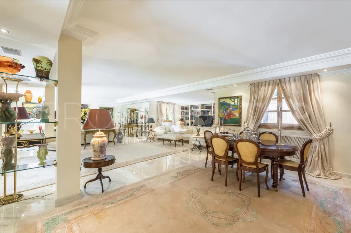 Nueva Andalucia, villa de 4 dormitorios en venta