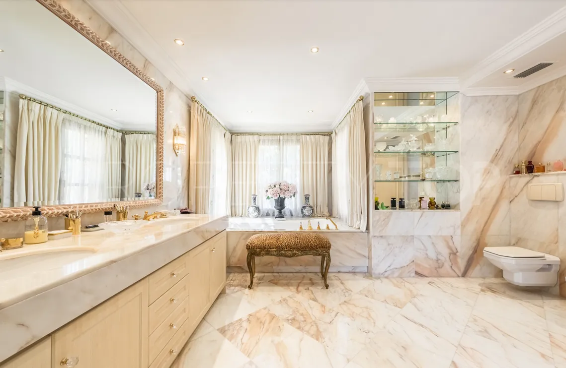 Nueva Andalucia, villa de 4 dormitorios en venta
