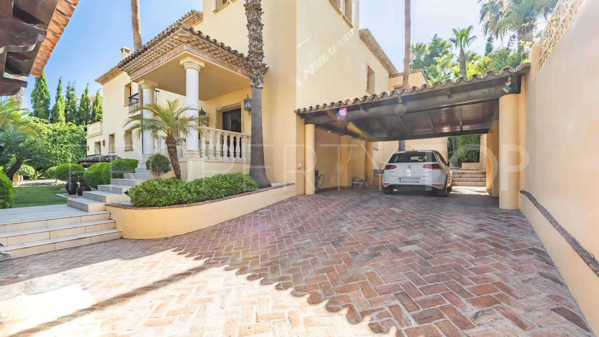 Nueva Andalucia, villa de 4 dormitorios en venta