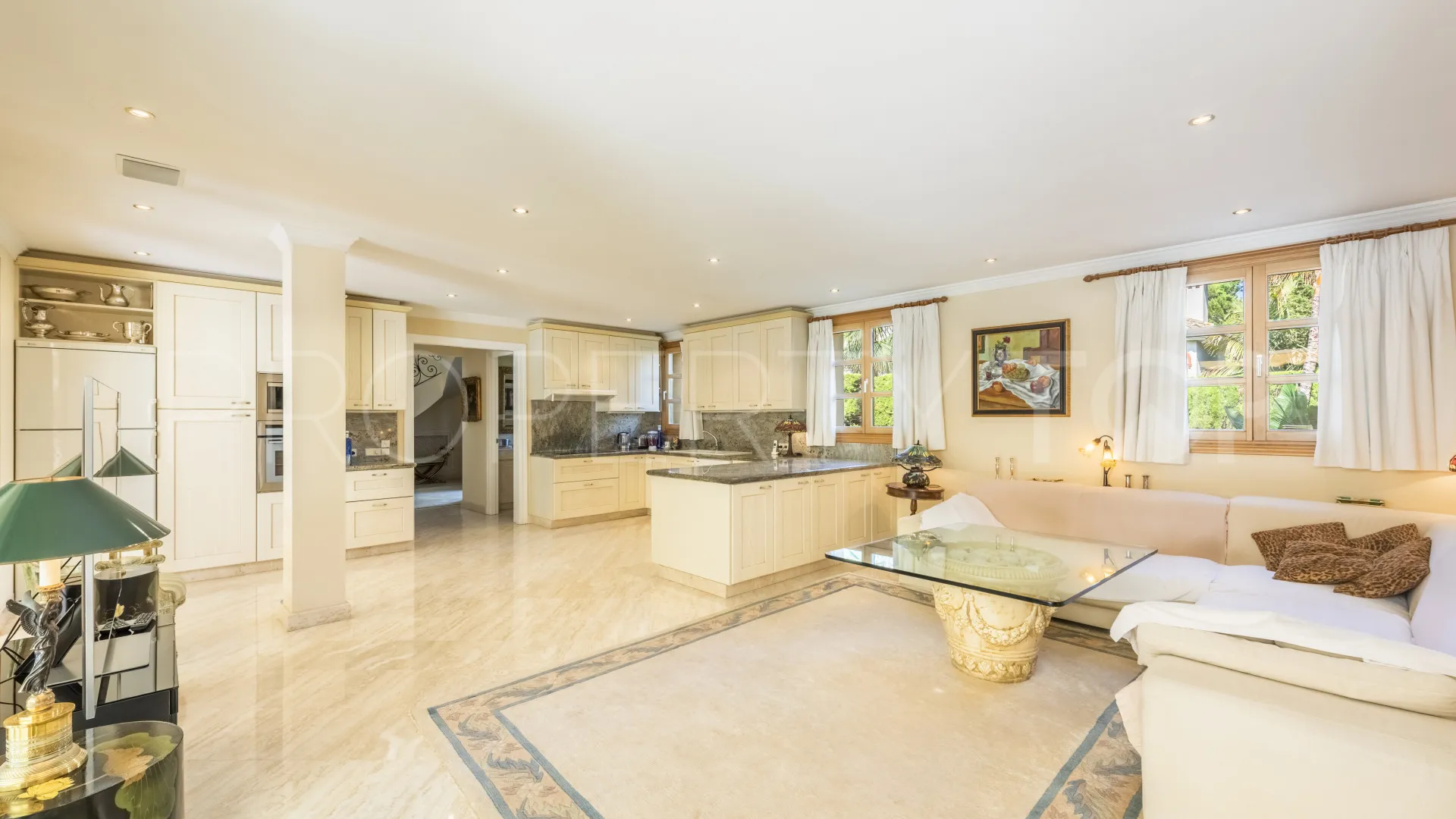 Nueva Andalucia, villa de 4 dormitorios en venta